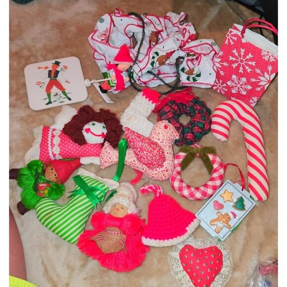 Vintage Handmade Christmas Ornaments Set - 16 Pieces Fabric & Wood Red & White - Picture 1 of 11